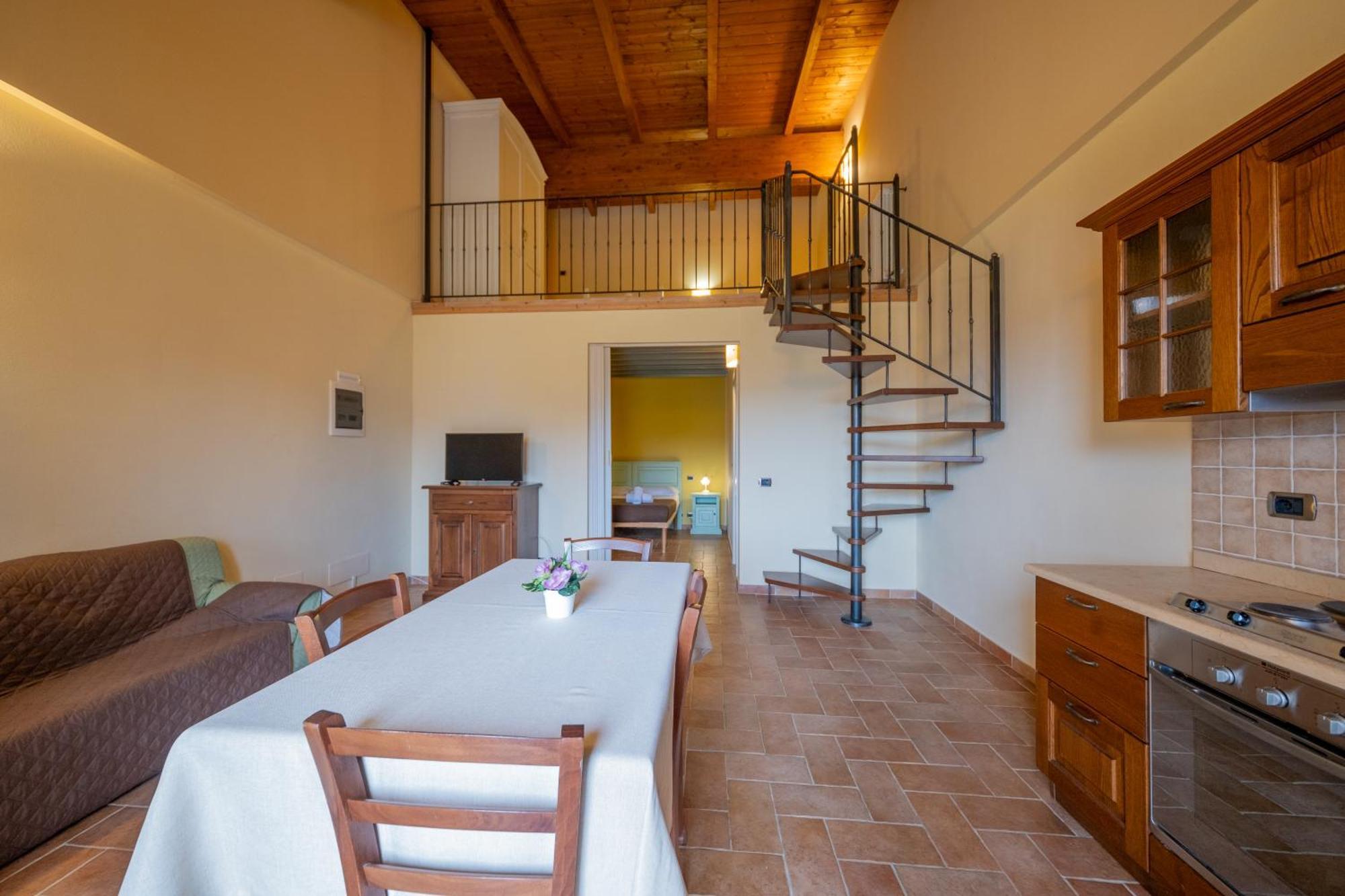 Agriturismo Borgo Biaia Camporgiano Exterior photo