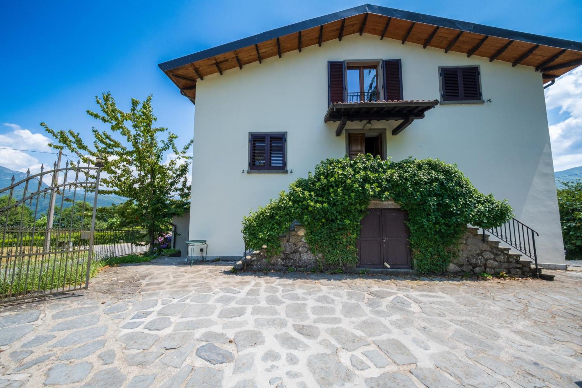 Agriturismo Borgo Biaia Camporgiano Exterior photo